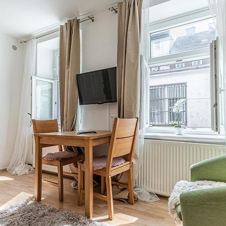 City Vibes: 1Br Apt, 10 Min To Westbahnhof Vienne Extérieur photo