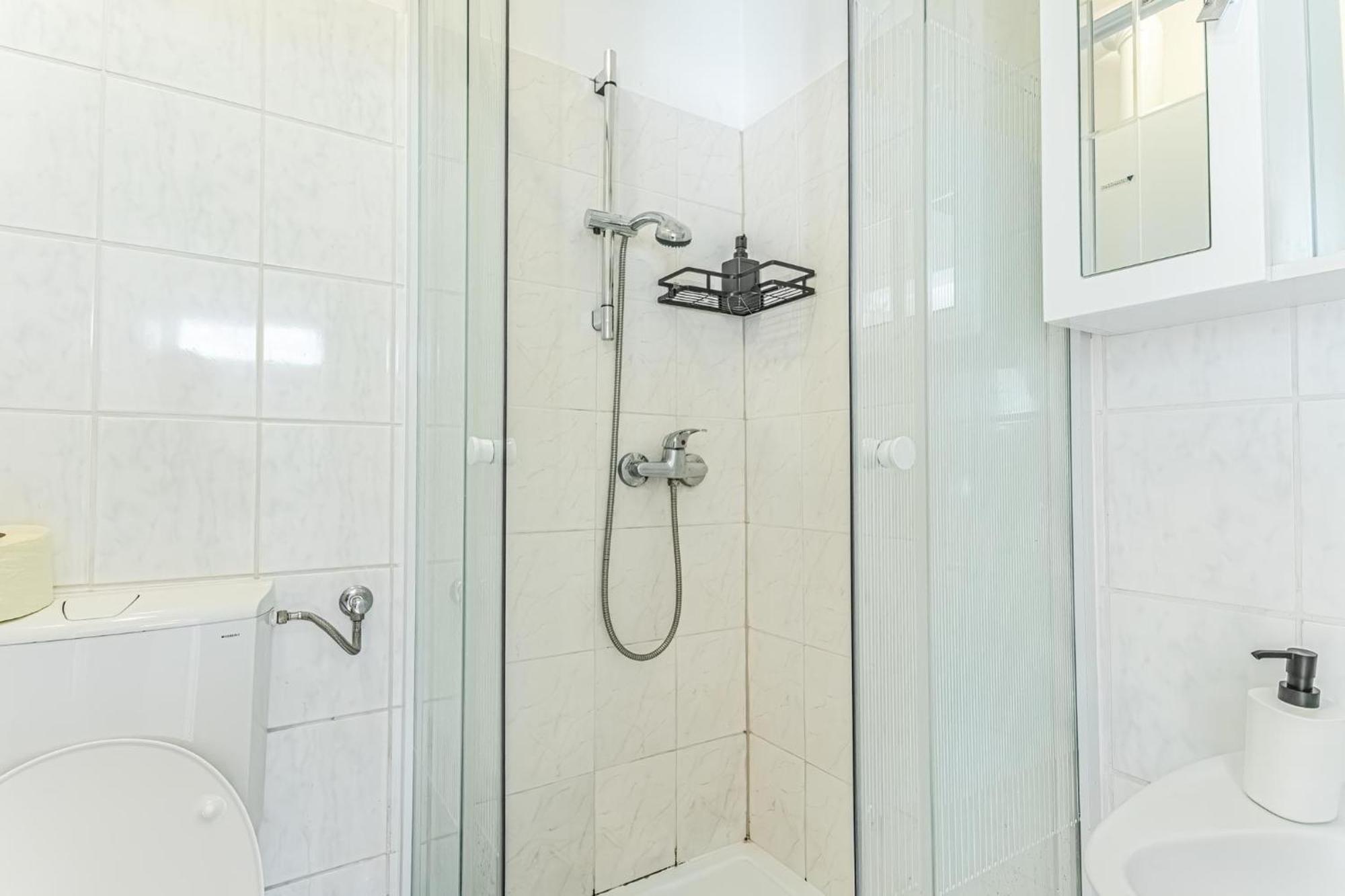 City Vibes: 1Br Apt, 10 Min To Westbahnhof Vienne Extérieur photo